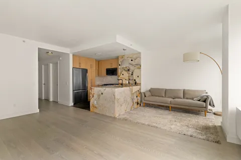 $990,000 | 415 Main Street, Unit 9D | Roosevelt Island