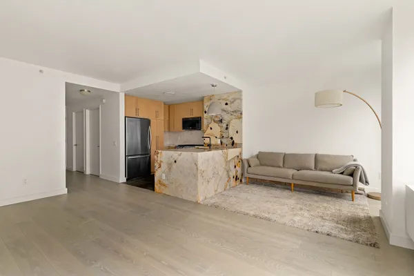 $990,000 | 415 Main Street, Unit 9D | Roosevelt Island