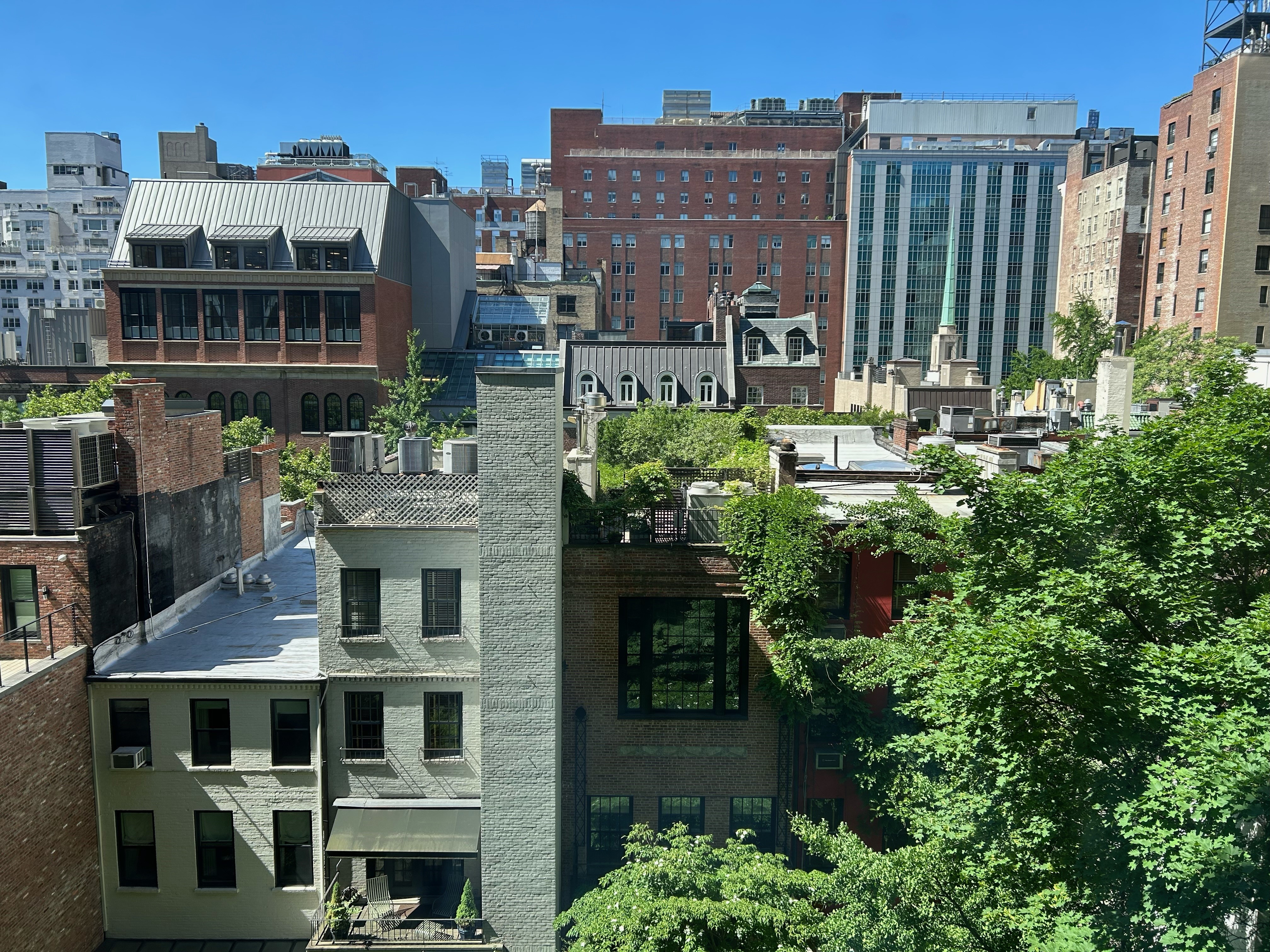 124 East 79th Street, Unit 7D Manhattan, NY 10075 - Photo 18 of 26 a view of a building with a yard and sitting area