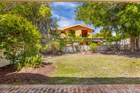 $3,850,000 | 1015 San Vicente Boulevard, Santa Monica, CA 90402