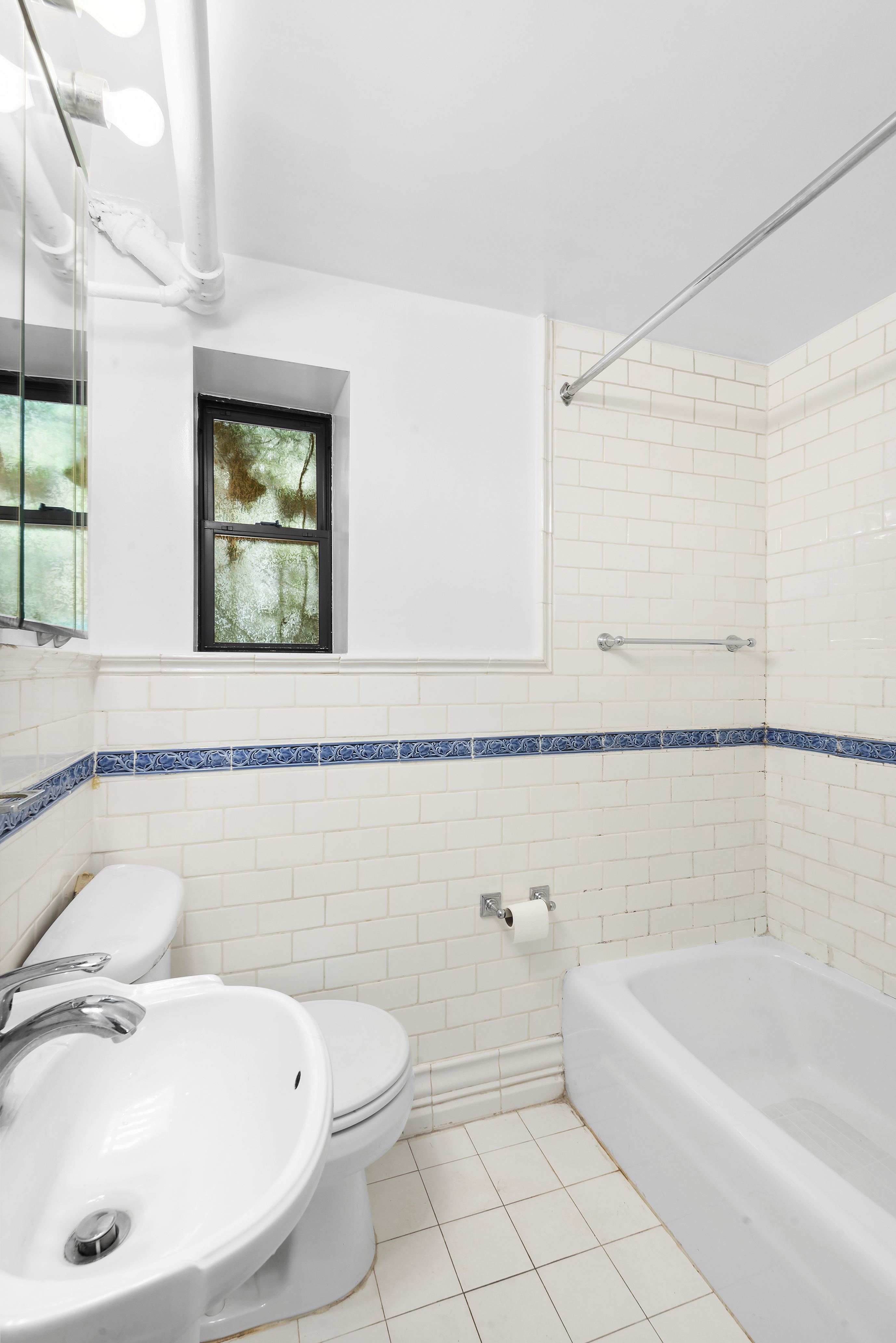 309 West 20th Street, Unit 1R Manhattan, NY 10011 - Photo 7 of 10 a bathroom with a bathtub and a sink