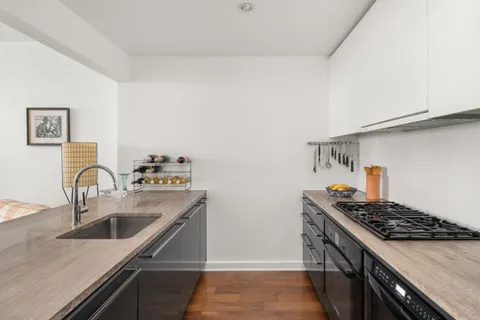 $3,595,000 | 2 Northside Piers, Unit 6JH | Williamsburg