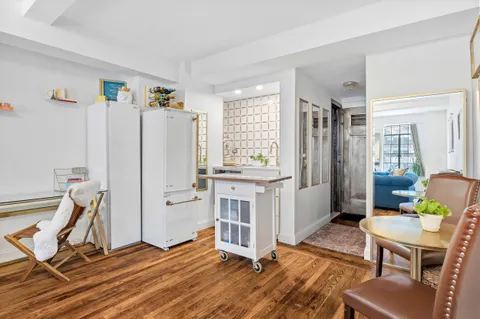 $395,000 | 320 East 42nd Street, Unit 707 | Murray Hill