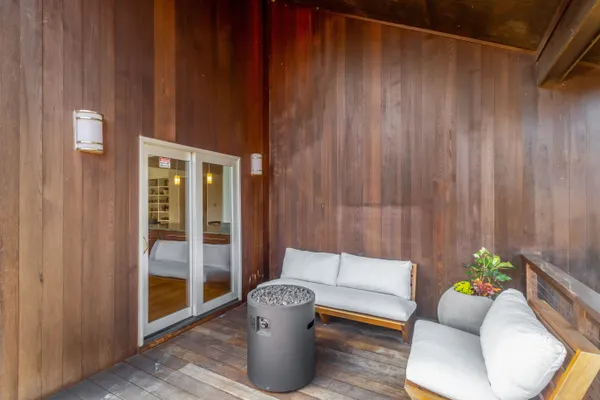 $2,000,000 | 4715 38th Street North, Arlington, VA 22207