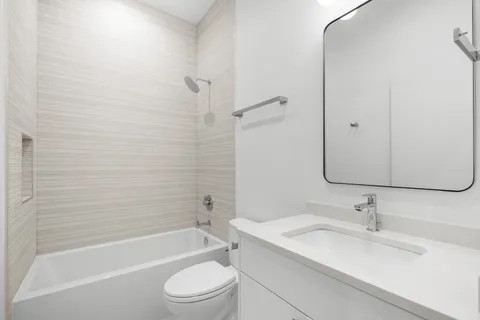 $3,800 | 1327 West Taylor Street, Unit 2W, Chicago, IL 60607
