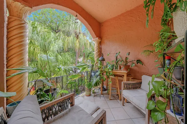 $4,950,000 | 735-745 Meridian Avenue, Miami Beach, FL 33139