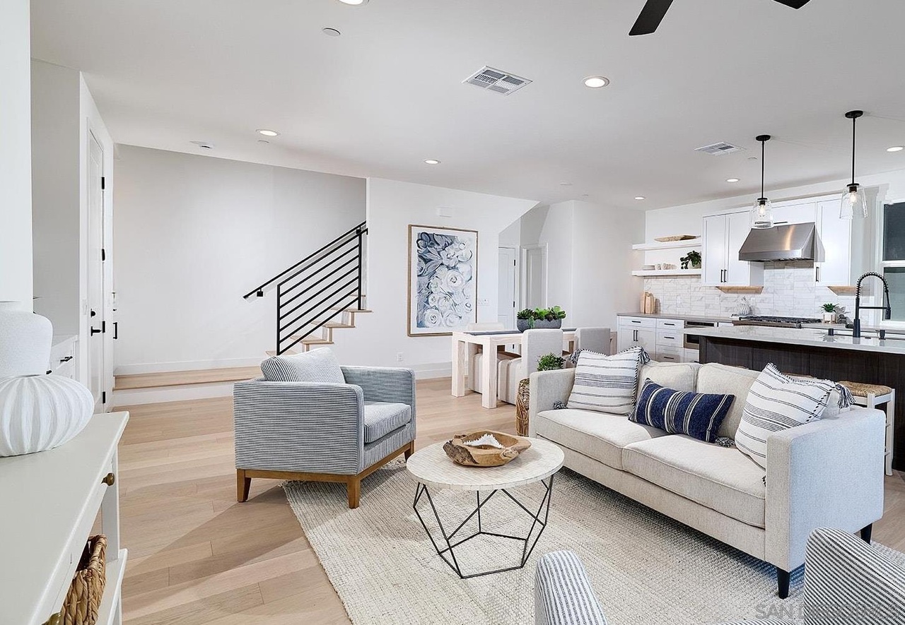 561 North Vulcan Avenue Encinitas, CA 92024 - Photo 15 of 35