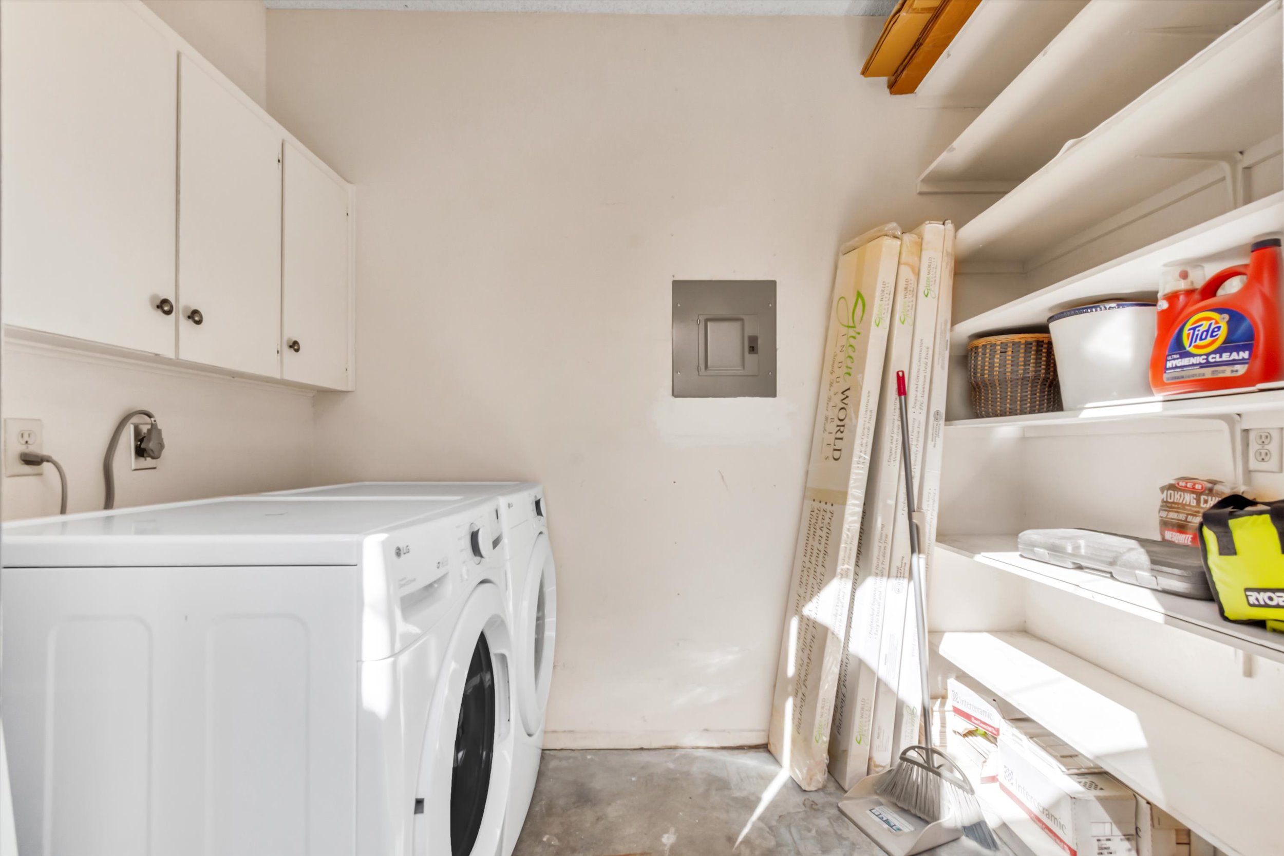 3601 Las Colinas Drive, Unit C Austin, TX 78731 - Photo 21 of 33 a utility room with dryer and washer