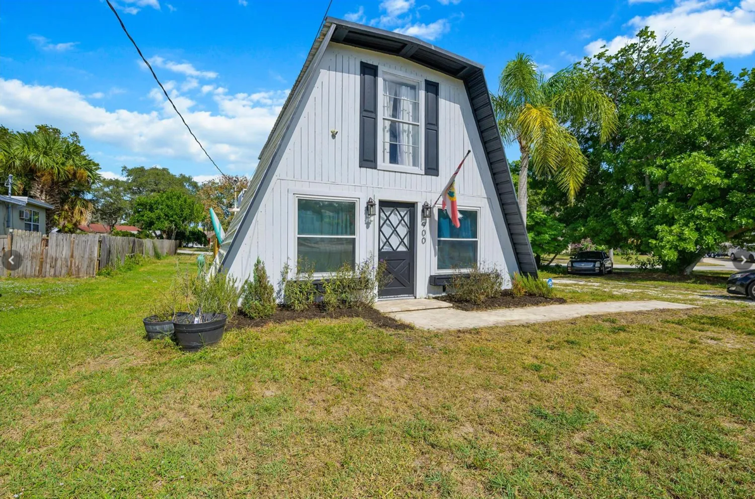 $330,000 | 900 Riverside Drive, Tarpon Springs, FL 34689