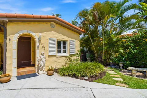 $2,400,000 | 145 Northeast Spanish Court, Boca Raton, FL 33432
