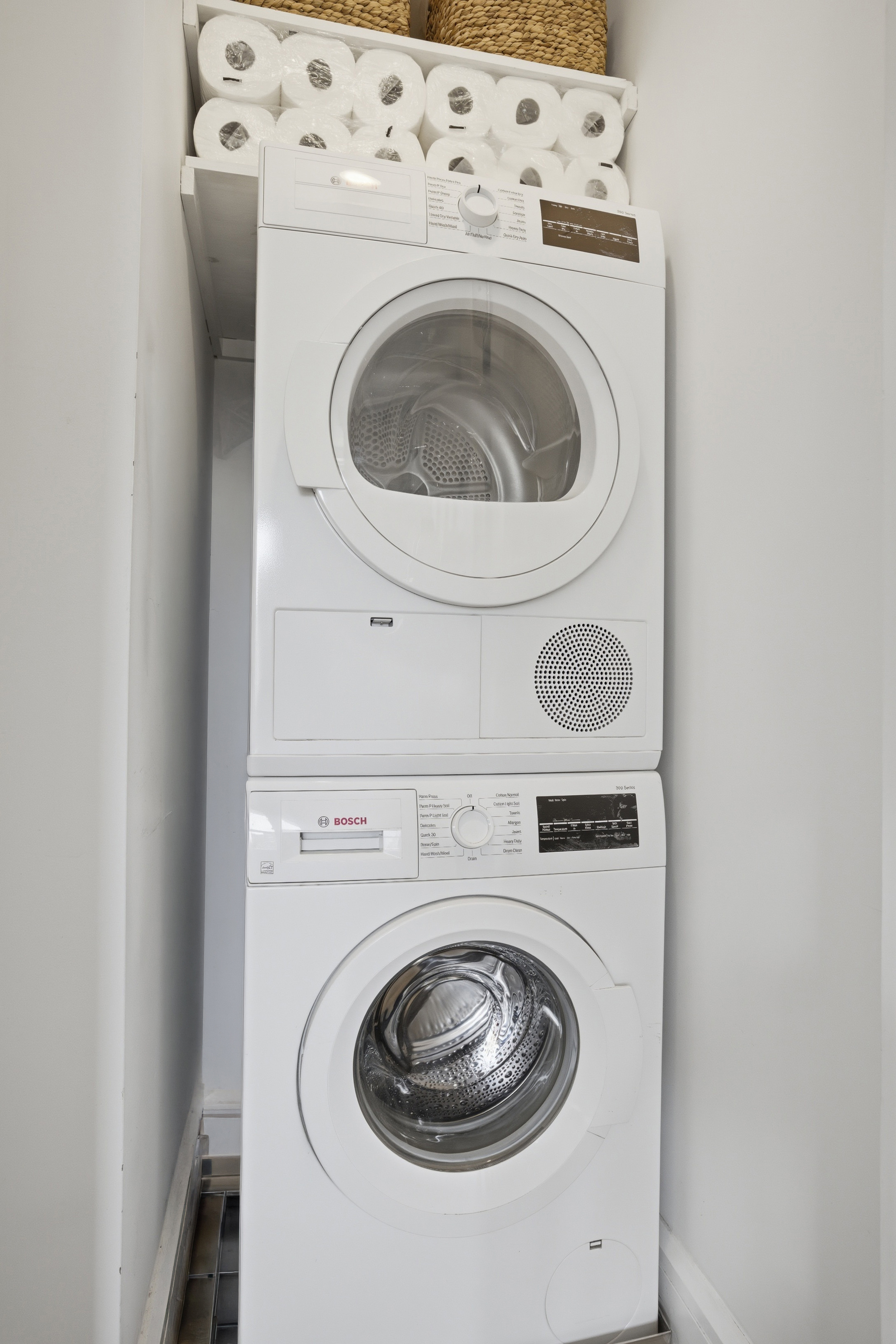 175 West 95th Street, Unit 8H Manhattan, NY 10025 - Photo 10 of 13 a utility room with dryer and washer
