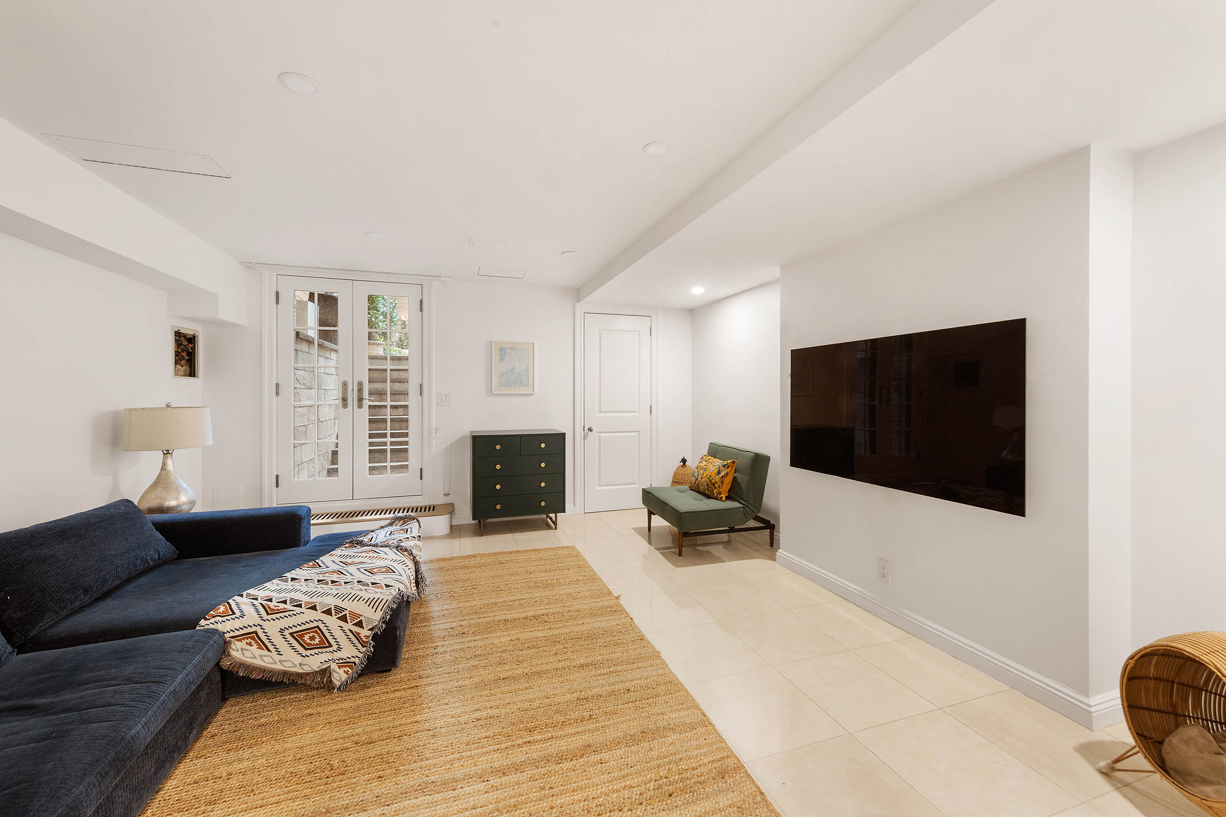 9 West 84th Street Manhattan, NY 10024 - Photo 28 of 31 a living room with furniture and a flat screen tv