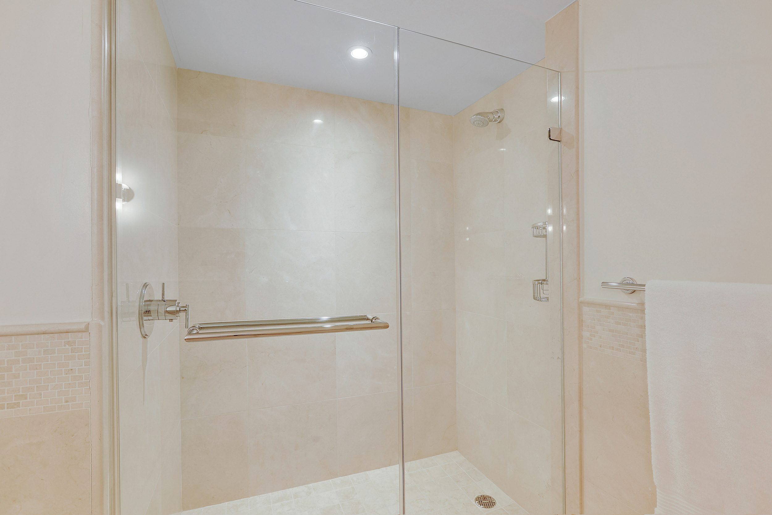 200 East 66th Street, Unit D201 Manhattan, NY 10065 - Photo 11 of 25