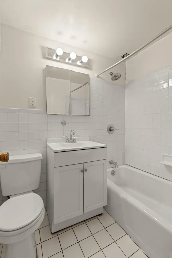 $400,000 | 211 Thompson Street, Unit 2F | Greenwich Village