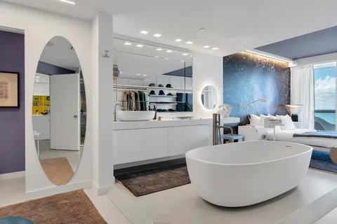 $2,295,000 | 10 Venetian Way, Unit 904, Miami Beach, FL 33139