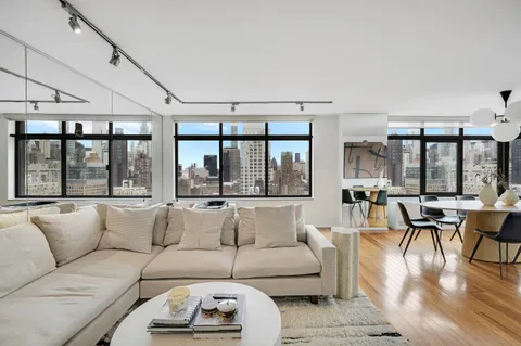 $1,750,000 | 400 East 70th Street, Unit 2402 | Lenox Hill