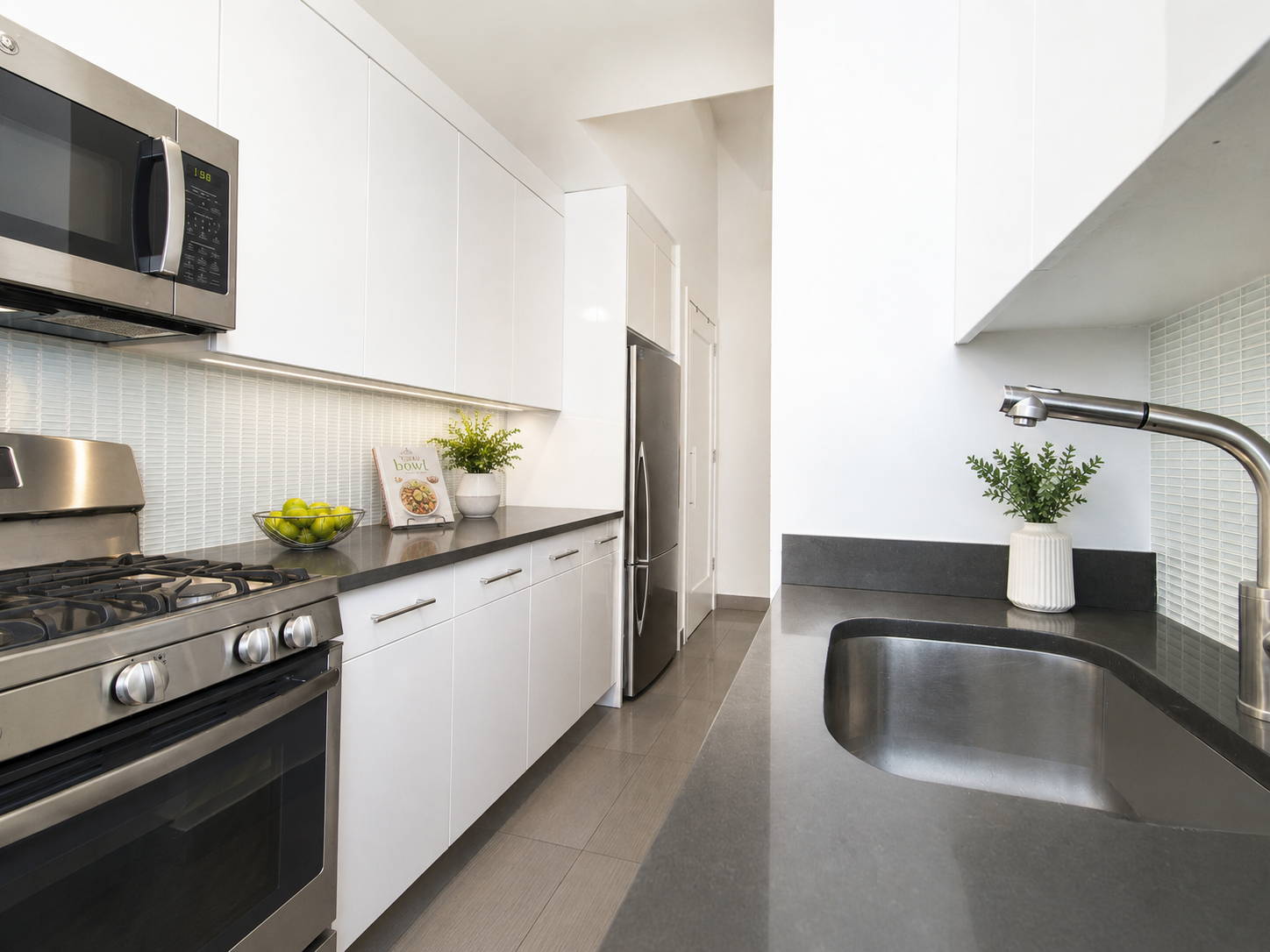 310 East 46th Street, Unit 7W Manhattan, NY 10017 - Photo 5 of 7 Gallery Image 5
