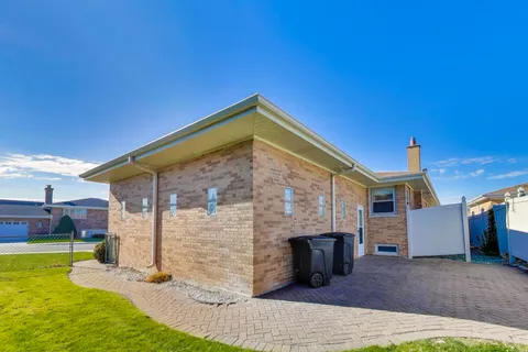 $499,900 | 8618 West Leland Avenue, Chicago, IL 60656