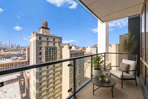 $2,500,000 | 101 West 24th Street, Unit 15B | Chelsea