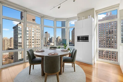 $2,250,000 | 555 West 59th Street, Unit 25E | Upper West Side