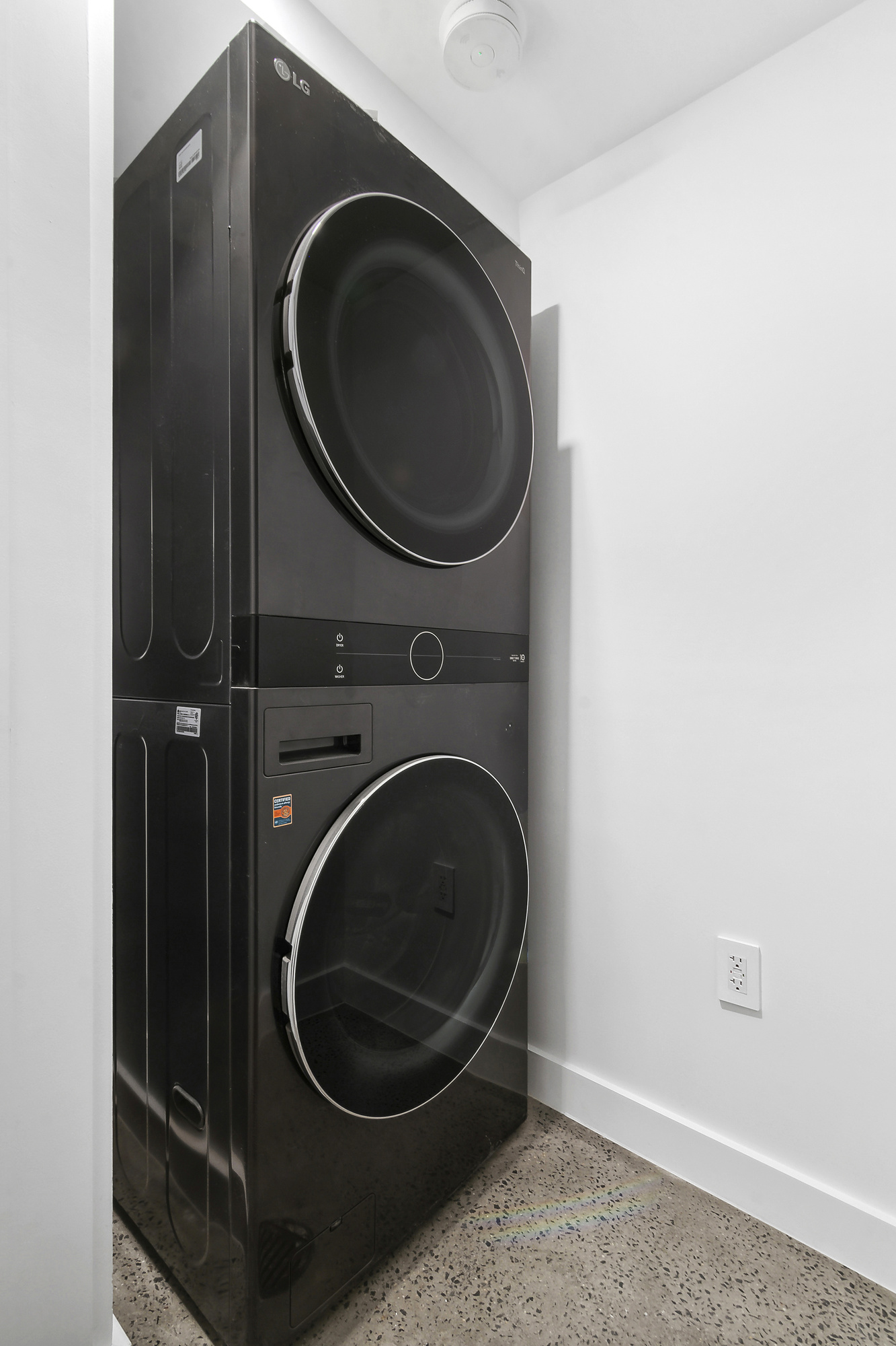 473 Union Street, Unit 1 Brooklyn, NY 11231 - Photo 9 of 15 a utility room with dryer and washer