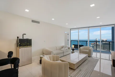 $1,349,999 | 495 Brickell Avenue, Unit 5005, Miami, FL 33131