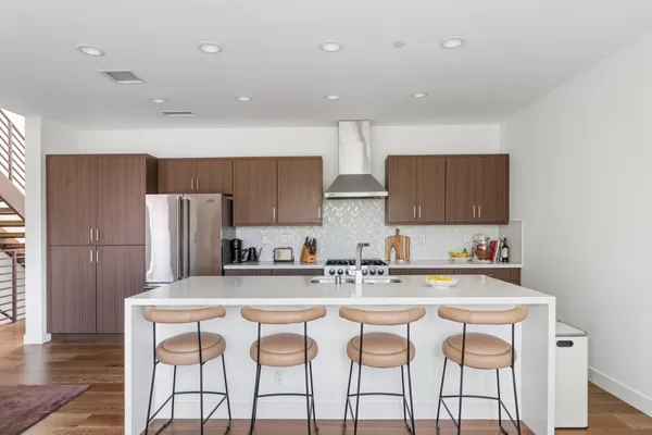 $1,390,000 | 1902 Liberty Court, Los Angeles, CA 90026