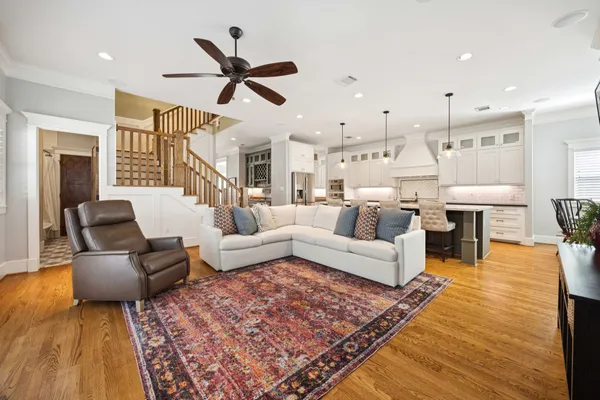 Contact Agent | 611 Cordell Street, Houston, TX 77009