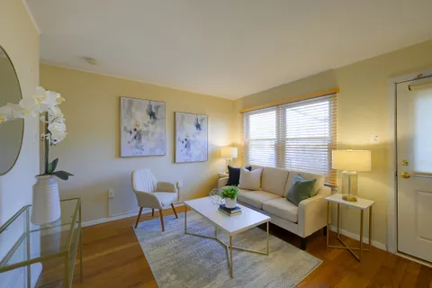 $200,000 | 8 L Southway, Greenbelt, MD 20770