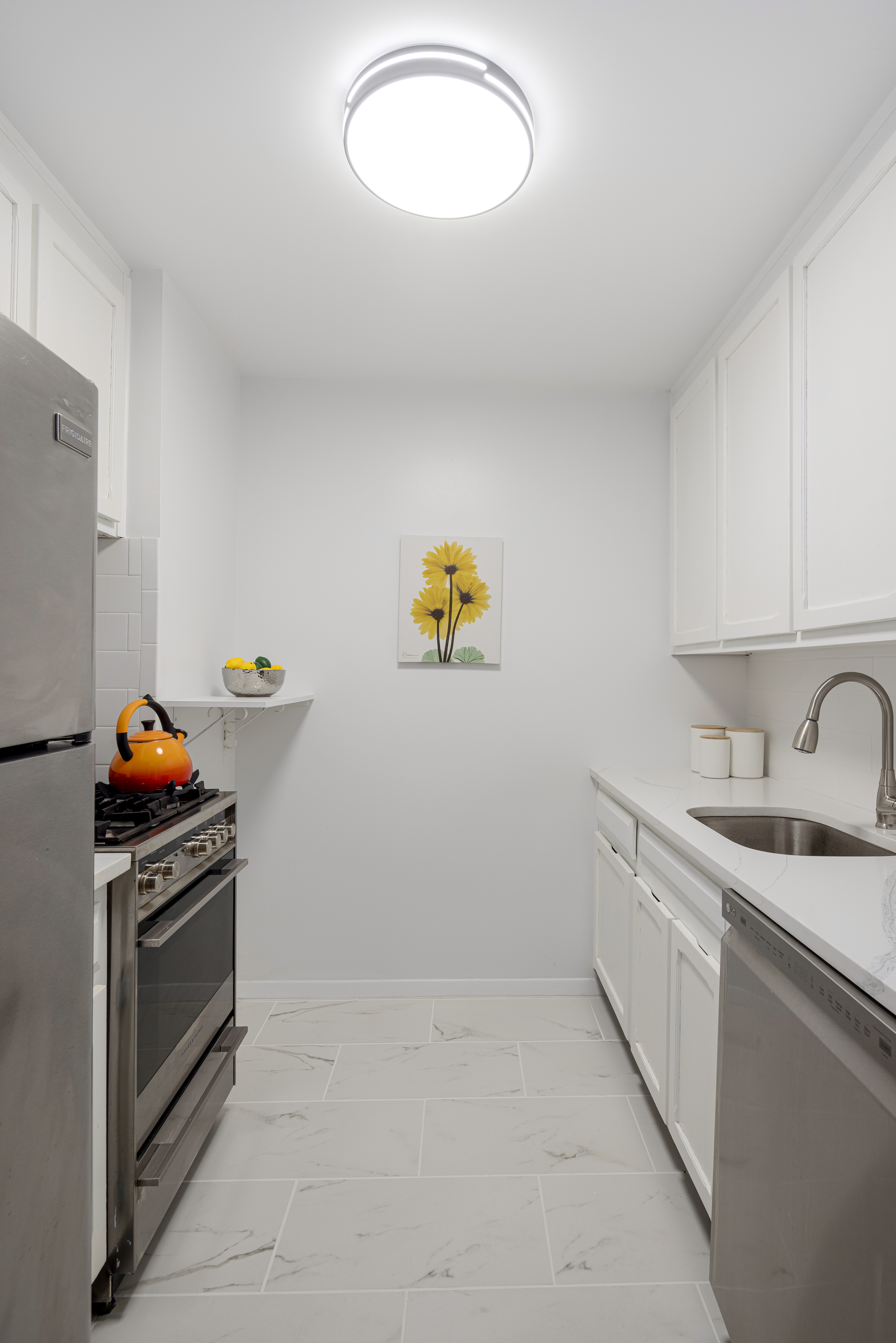 201 West 70th Street, Unit 8L Manhattan, NY 10023 - Photo 4 of 19