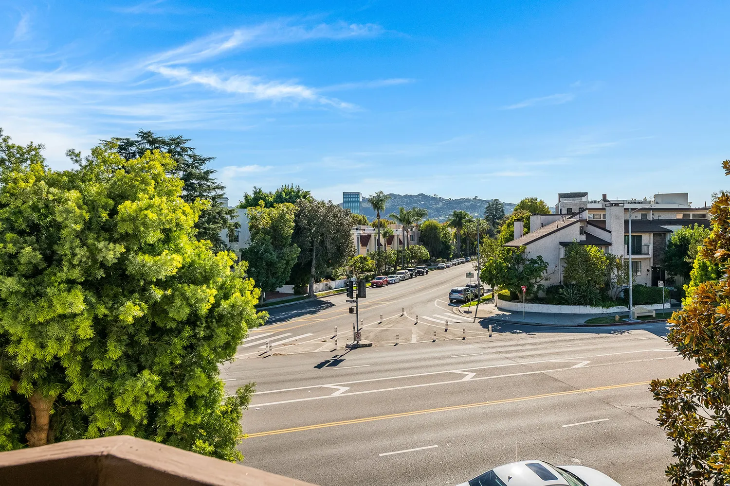 $849,000 | 10409 Riverside Drive, Unit 203, Toluca Lake, CA 91602