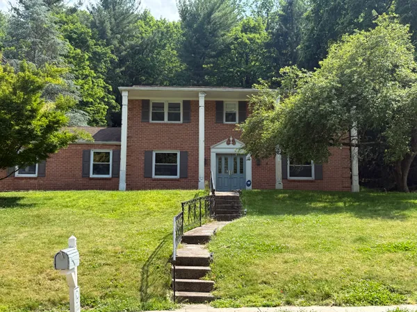 $925,000 | 3 Red Maple Drive, Lafayette Hill, PA 19444