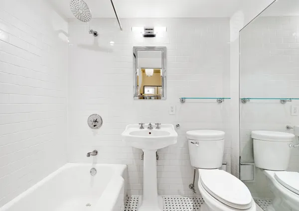 $725,000 | 49 West 12th Street, Unit 8H | Greenwich Village