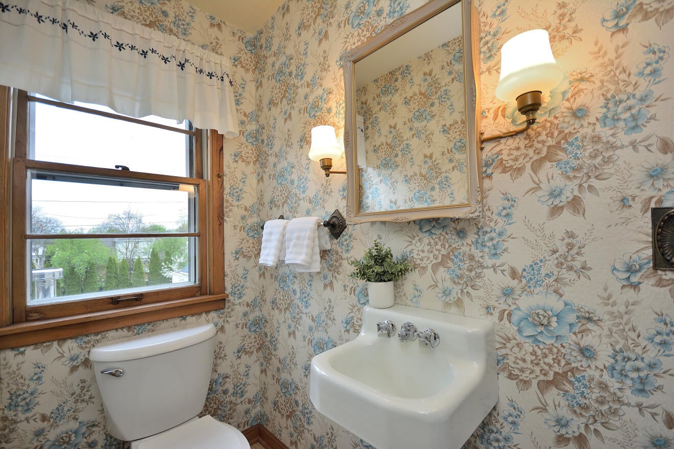 236 North 90th Street Milwaukee, WI 53226 - Photo 23 of 34