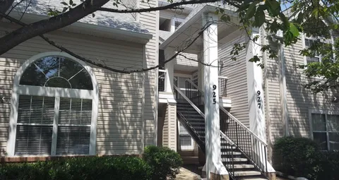 $325,000 | 925 Hillside Lake Terrace, Unit 210, Gaithersburg, MD 20878