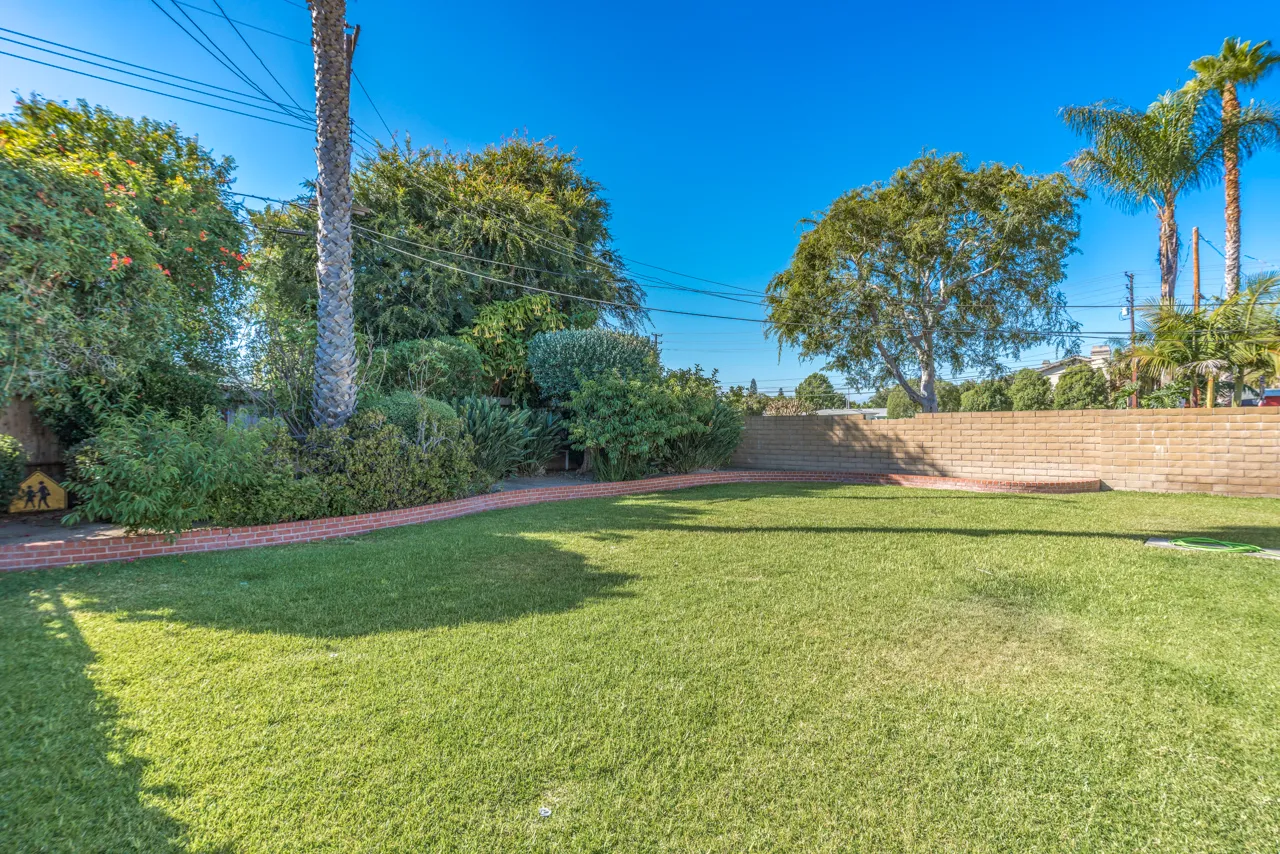 $4,995 | 2391 Westminster Avenue, Costa Mesa, CA 92627