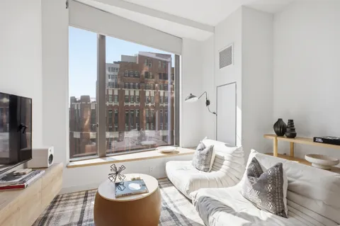 $799,000 | 11 Hoyt Street, Unit 14M | Downtown Brooklyn