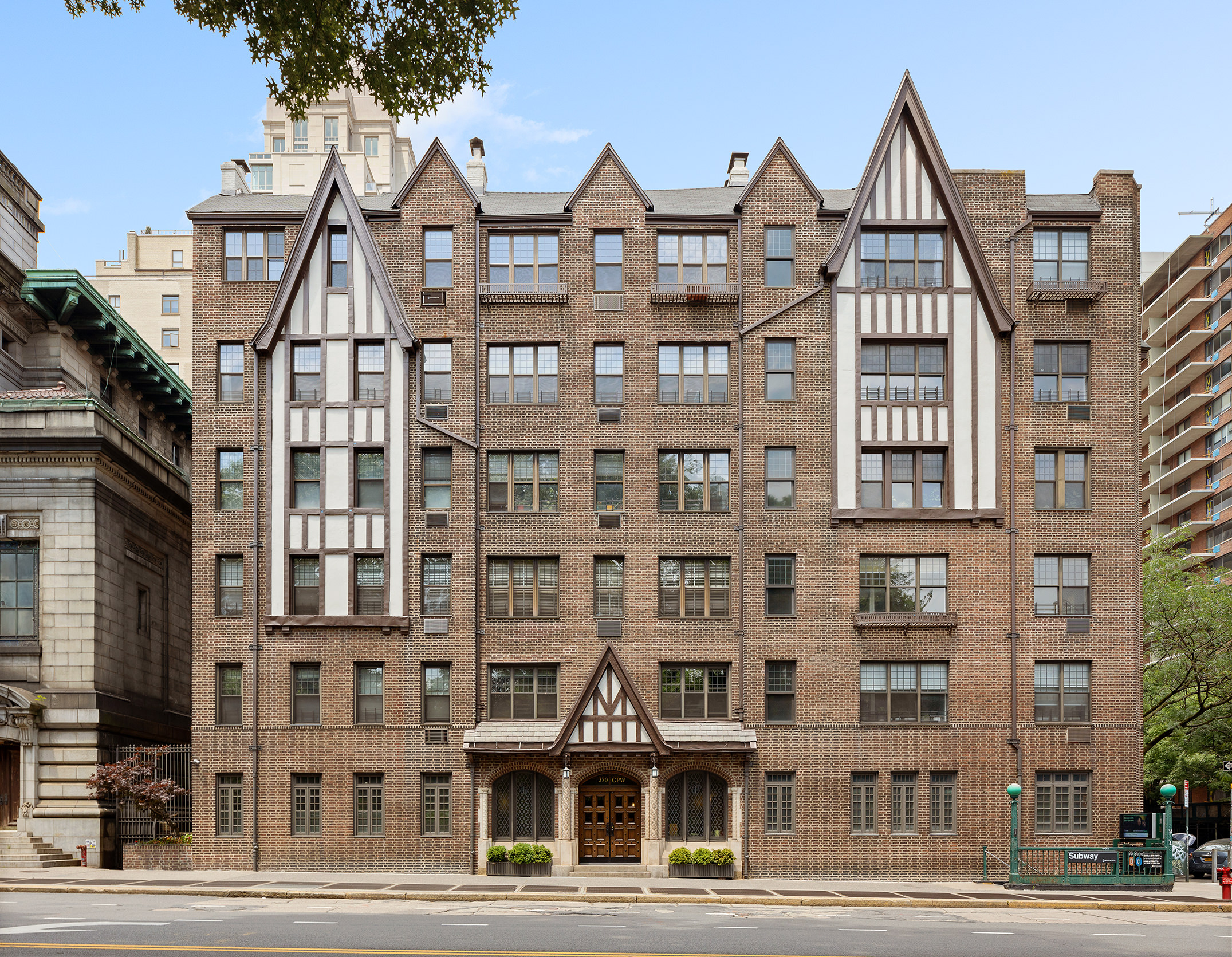 370 Central Park West, Unit PH601 Manhattan, NY 10025 - Photo 17 of 19 a view of a large building