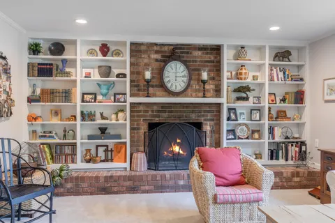 $1,250,000 | 1702 Mason Hill Drive, Alexandria, VA 22307