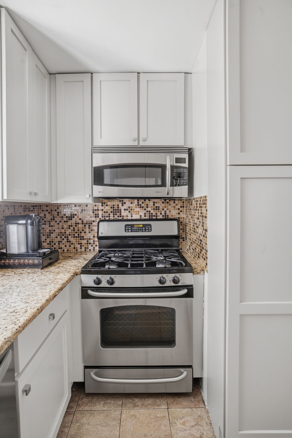 400 East 77th Street, Unit 3E Manhattan, NY 10075 - Photo 5 of 11