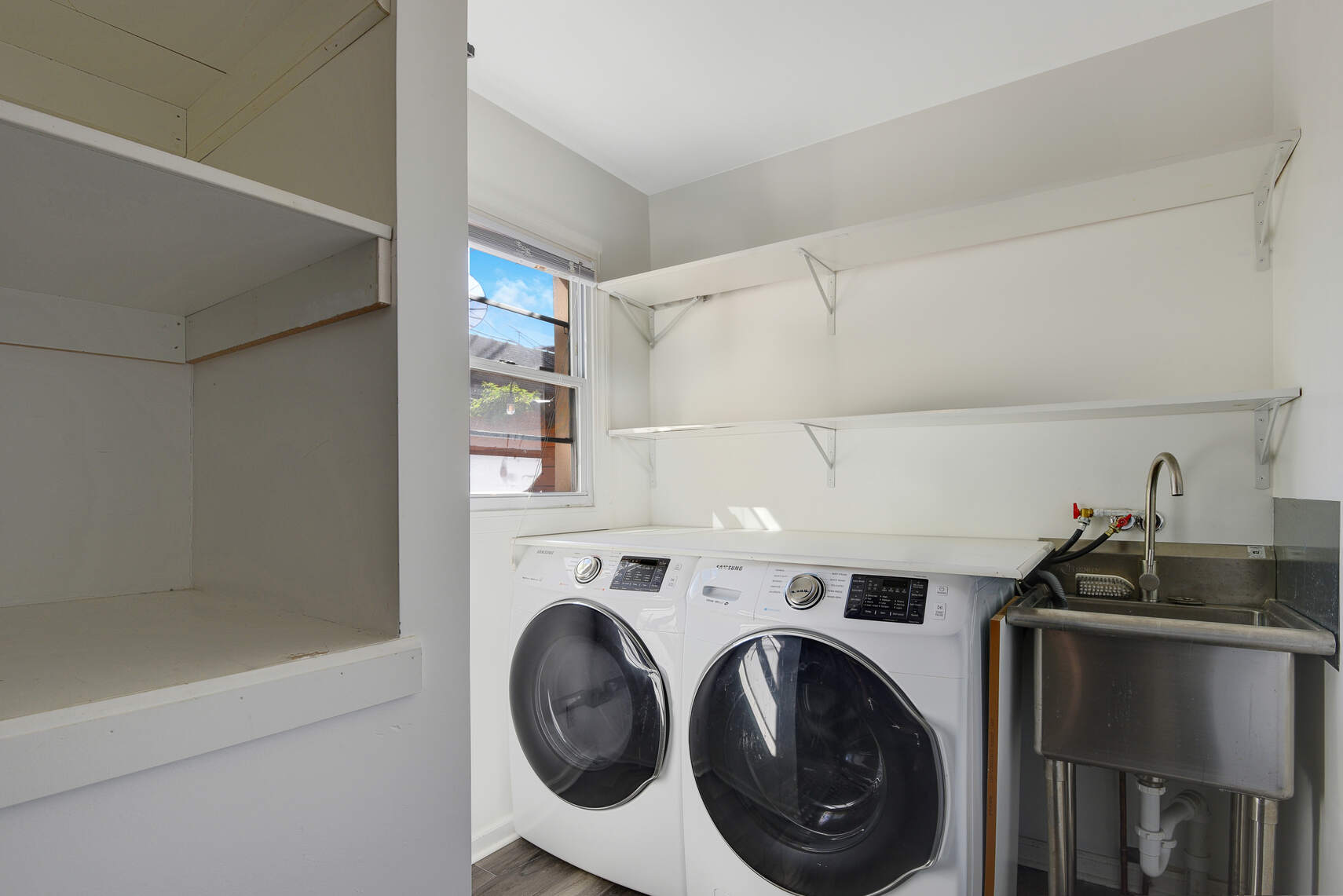 514 Hart Street, Unit PARLOR Brooklyn, NY 11221 - Photo 5 of 9 a utility room with dryer and washer