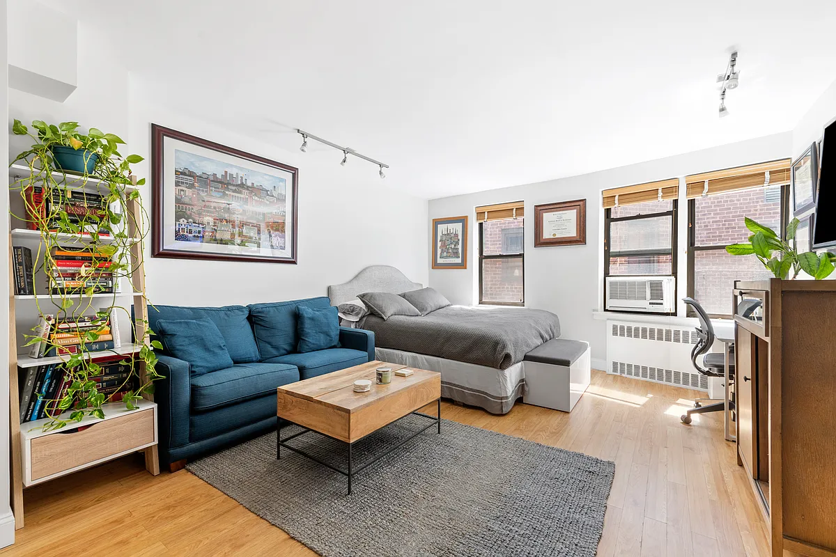 50-54 East 8th Street, Unit 6R Manhattan, NY 10003 - Photo 2 of 9