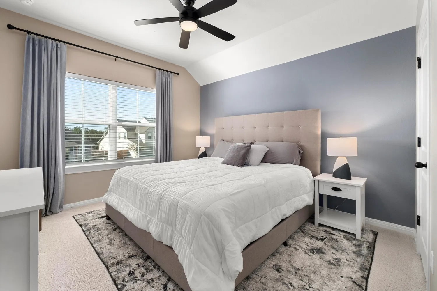 $800,000 | 1954 Headwaters Boulevard, Dripping Springs, TX 78620