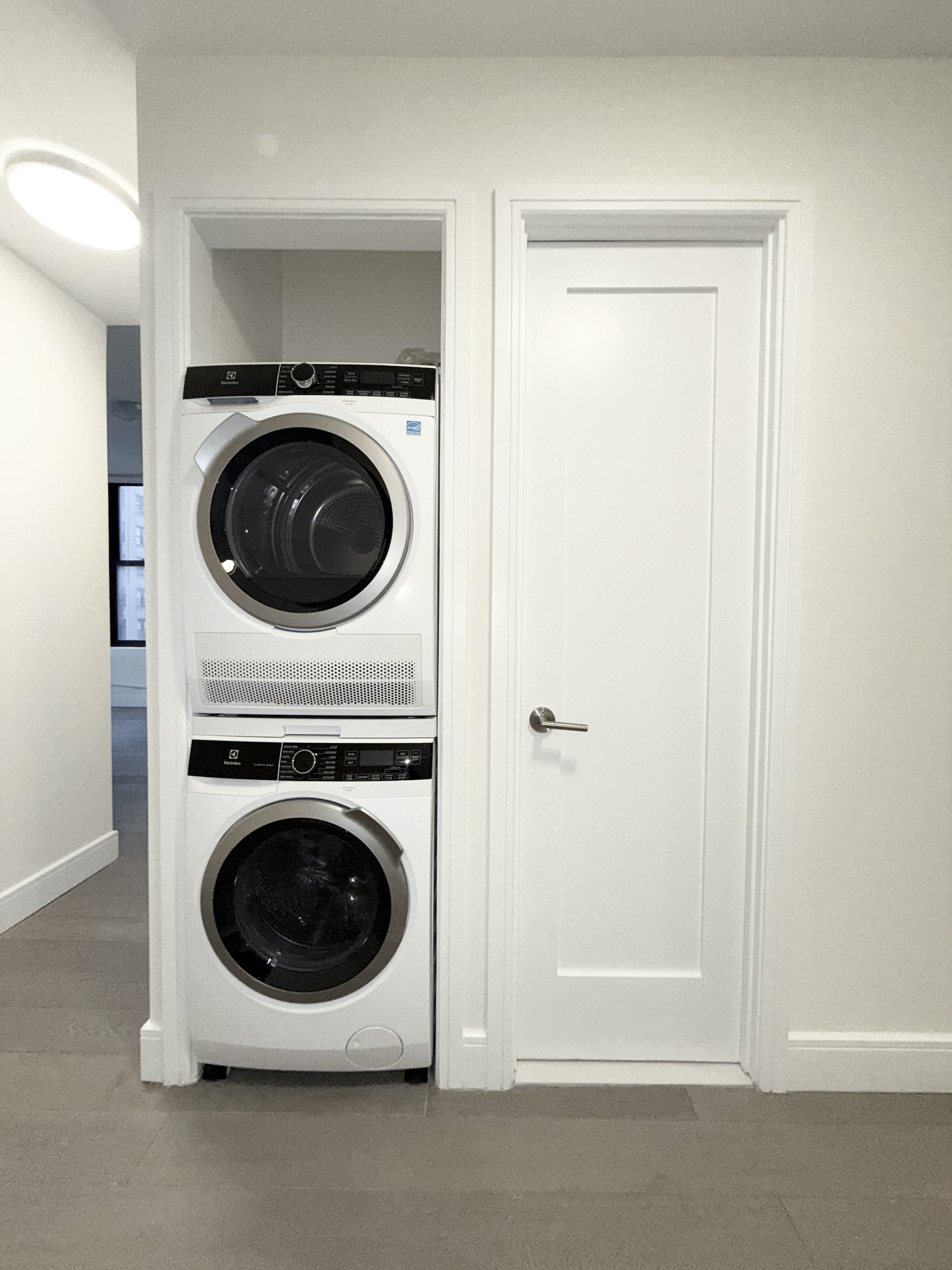 315 7th Avenue, Unit 8A Manhattan, NY 10001 - Photo 5 of 7 a utility room with dryer and washer