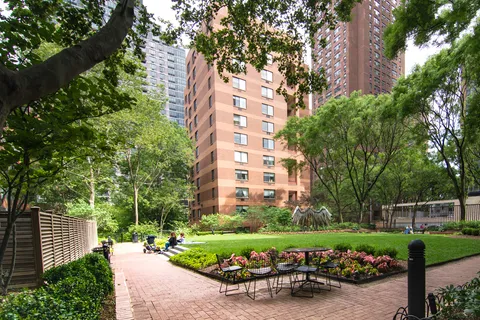 $1,845,000 | 200 East 94th Street, Unit 2915 | Upper East Side