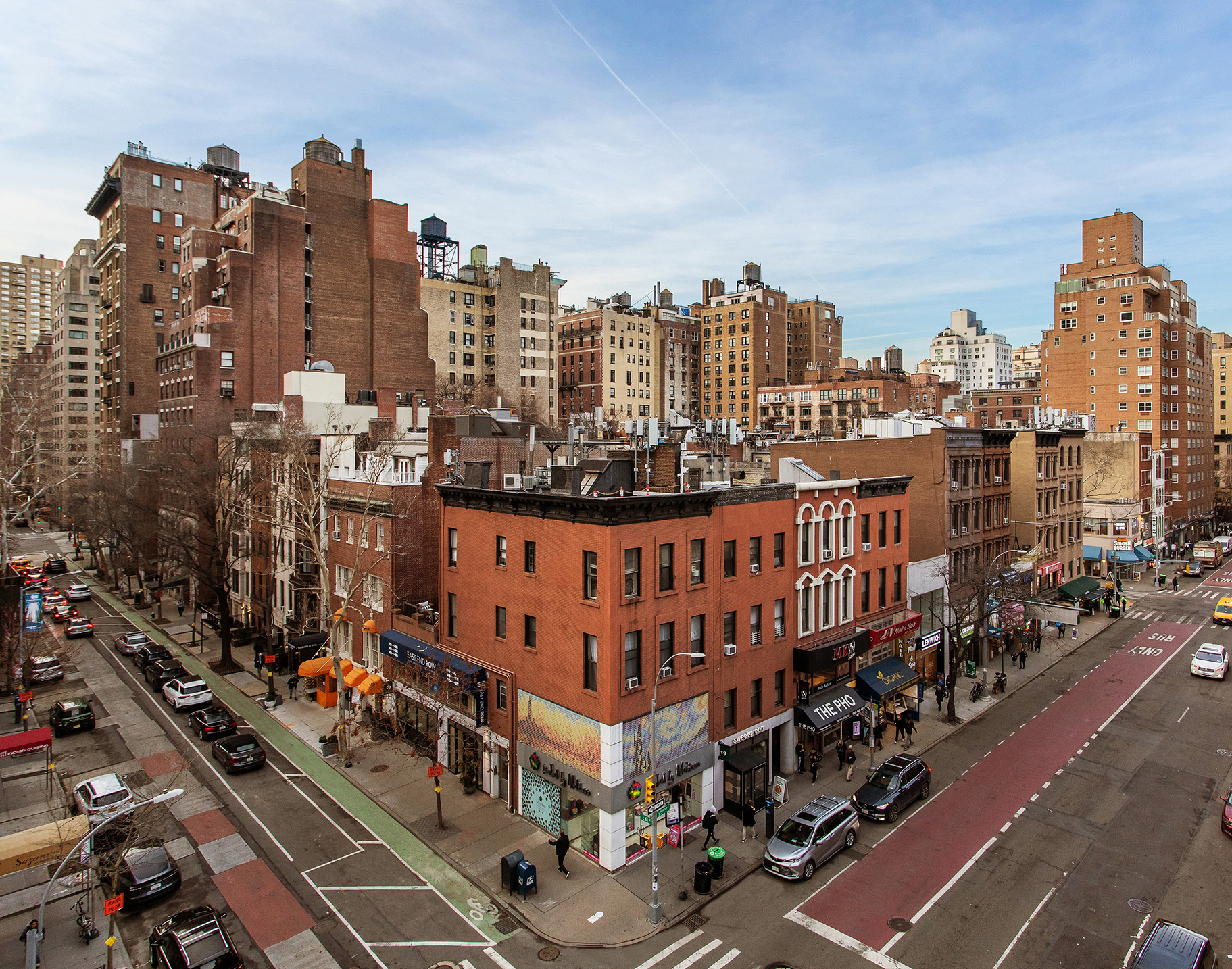 150 East 61st Street, Unit 7E Manhattan, NY 10065 - Photo 11 of 12 a view of buildings