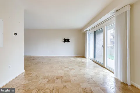 $465,000 | 4360 Cherry Hill Road, Unit 103, Arlington, VA 22207