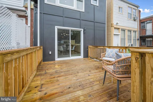 a view of a house with backyard and deck