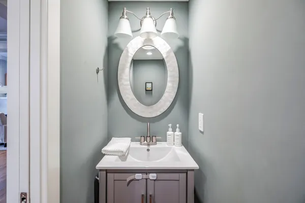 $1,300,000 | 935 15th Street Southeast, Washington, DC 20003