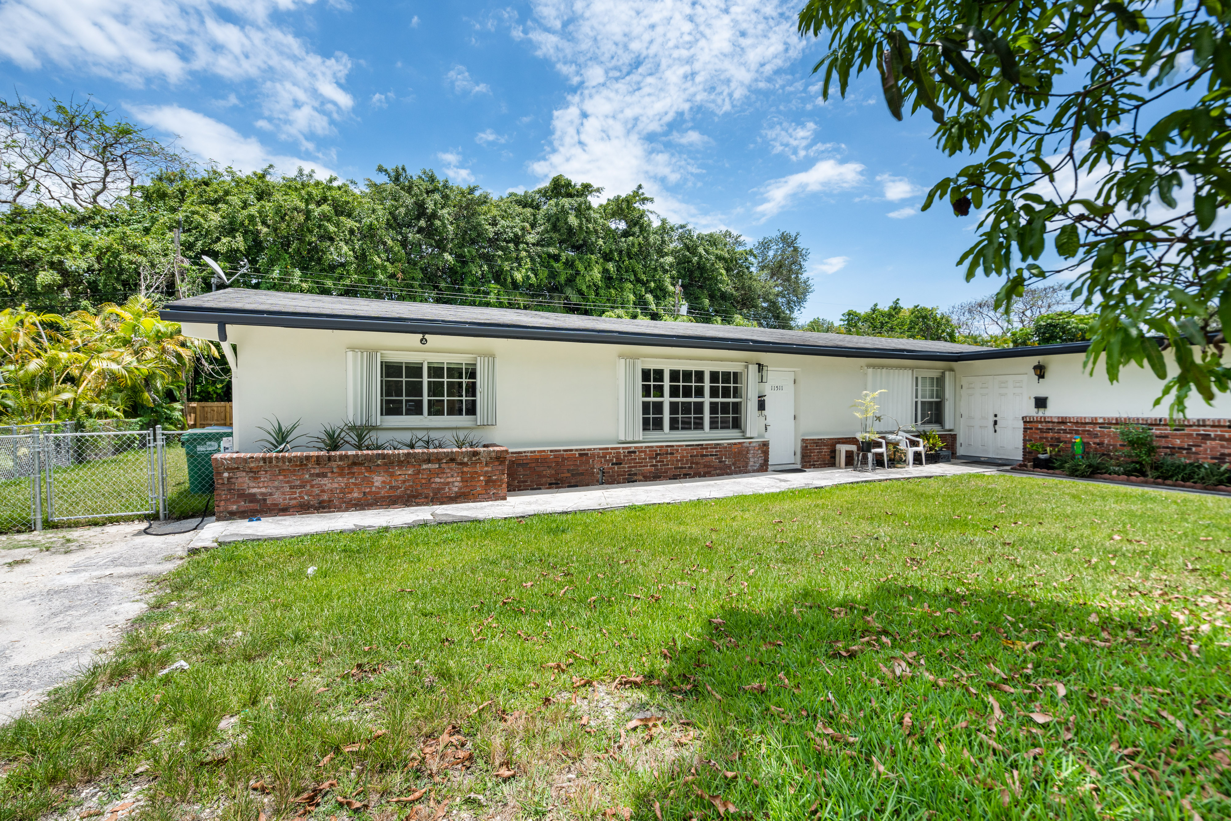 11511 Southwest 81st Road Miami, FL 33156 - Photo 2 of 34